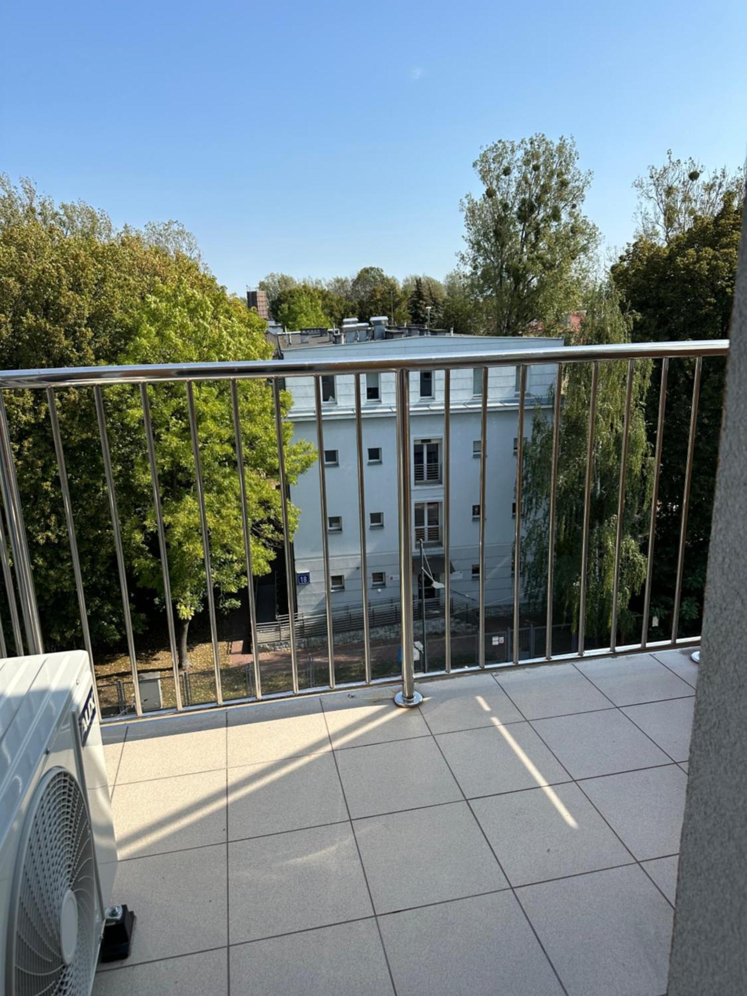 Apartment Sunny & Private Parking Warschau